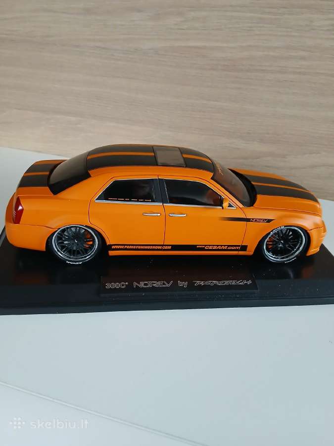 Chrysler 300 c Hemi Dcc 1:18 - nuotraukos Nr. 11