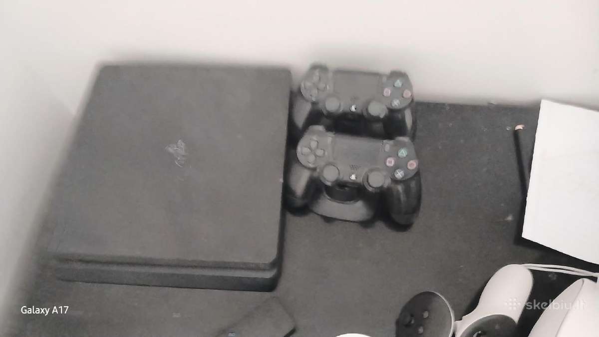 Ps 4 3 zaidimai ir 2 konsolez
