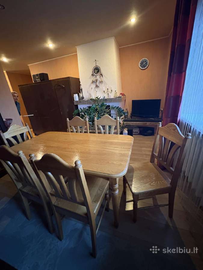Stalas su kėdėmis