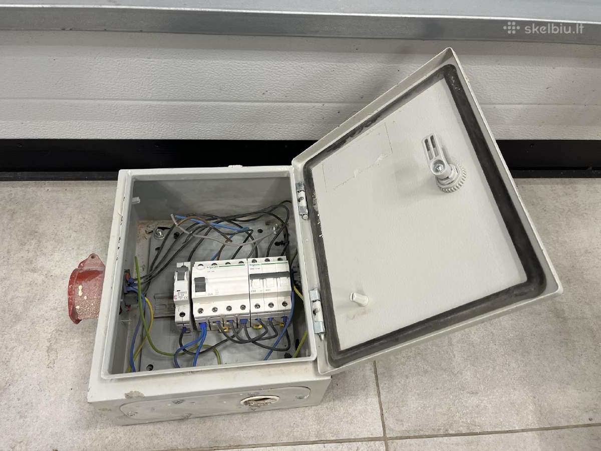 Tvirta metaline elektros skydine