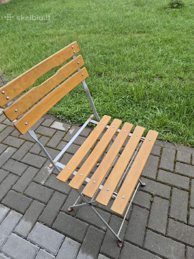 Sulankstoma medinė kėdė