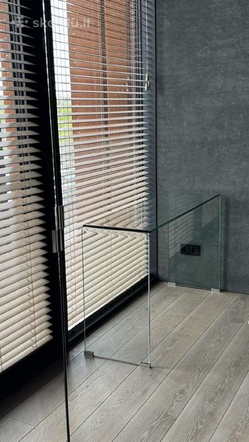 Stiklinis Kave Home stalas