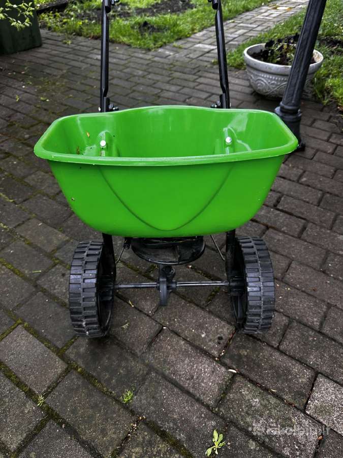 Trašų/sėklų barstytuvas