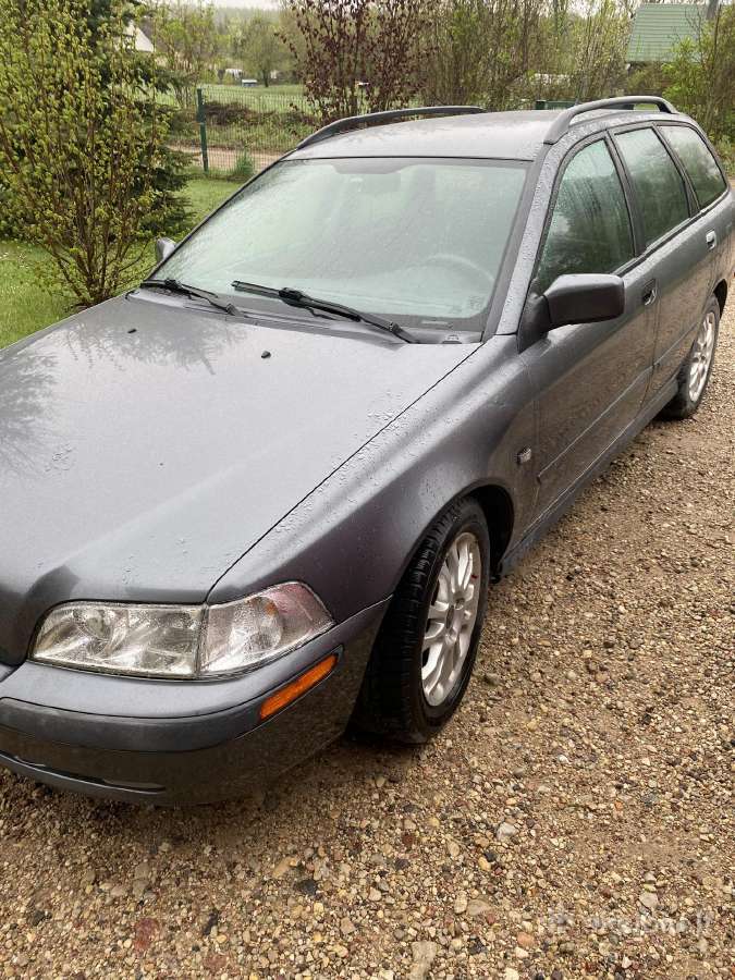 Volvo v40 2002 m dalimis