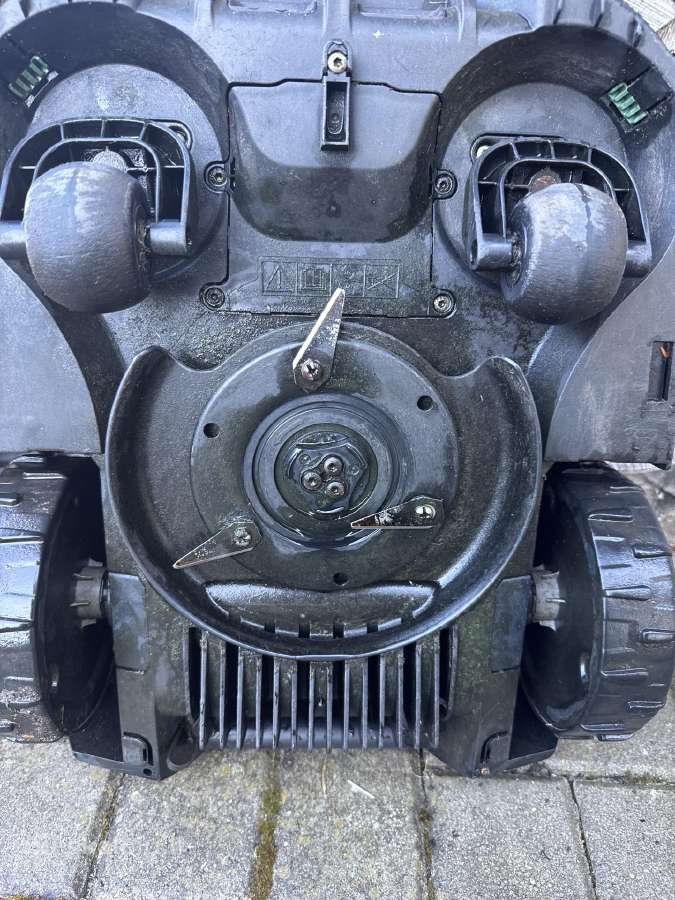 Sodo robotas žiliapjove Bosch m700 - nuotraukos Nr. 2