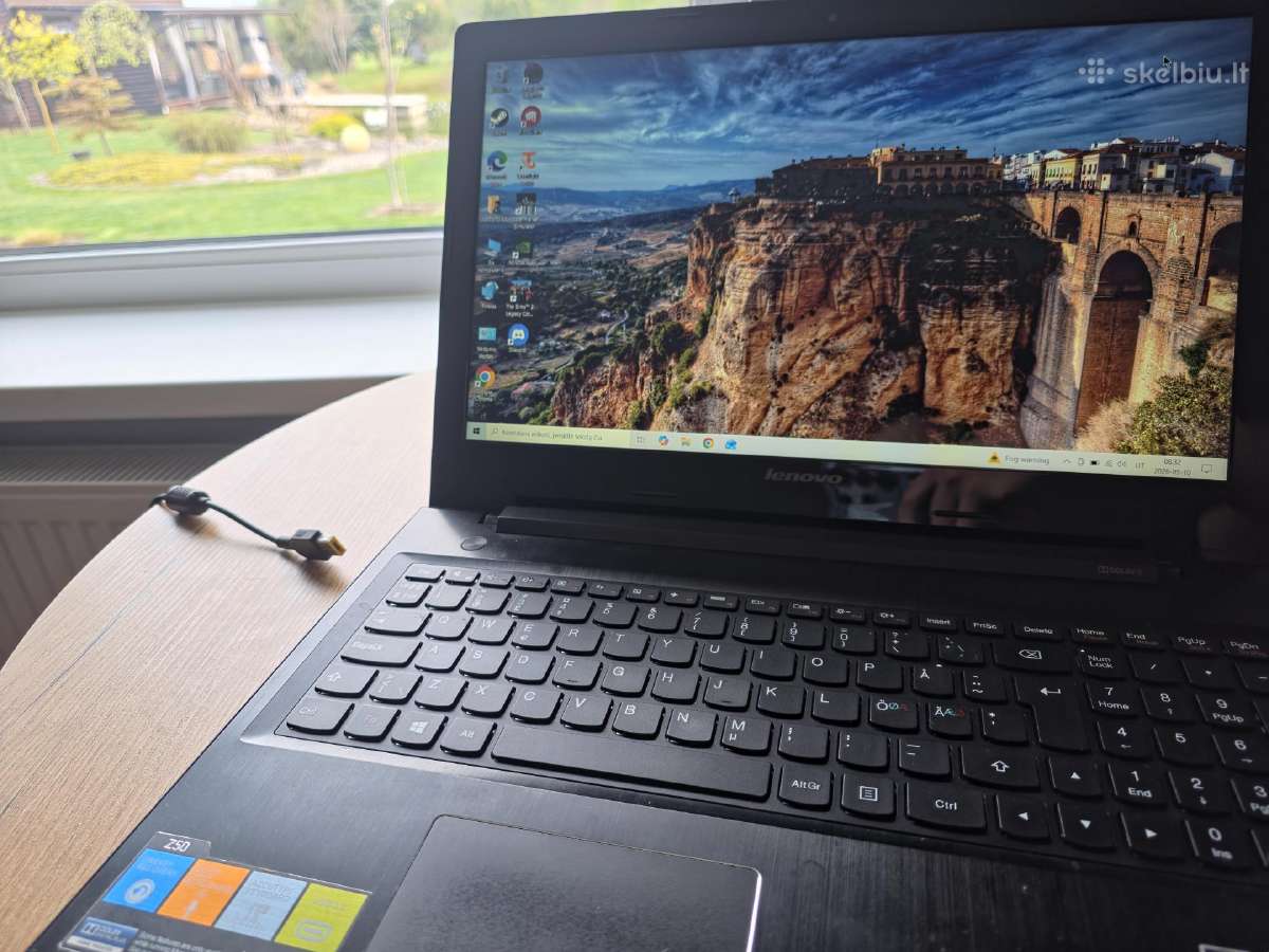 Parduodu Lenovo Z50 laptopą + Samsung 850 EVO 250g