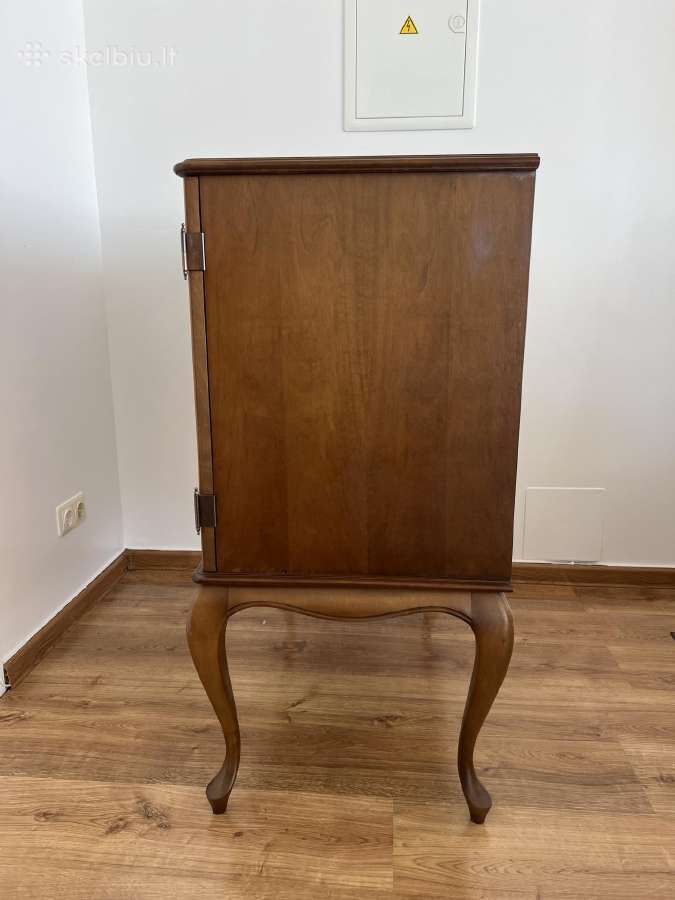 Elegantiška klasikinio stiliaus komoda su veidrodž - nuotraukos Nr. 5