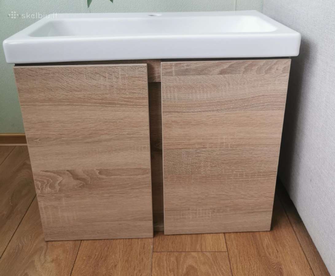 Parduodama pakabinama spintelė su kriaukle.
