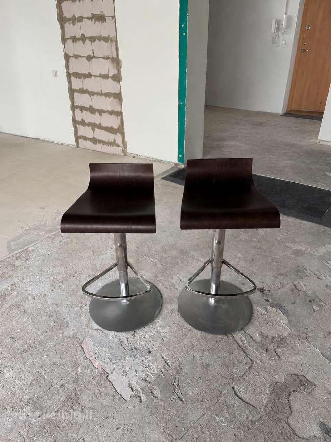 2 modernios Ligne Roset baro kėdės Pam