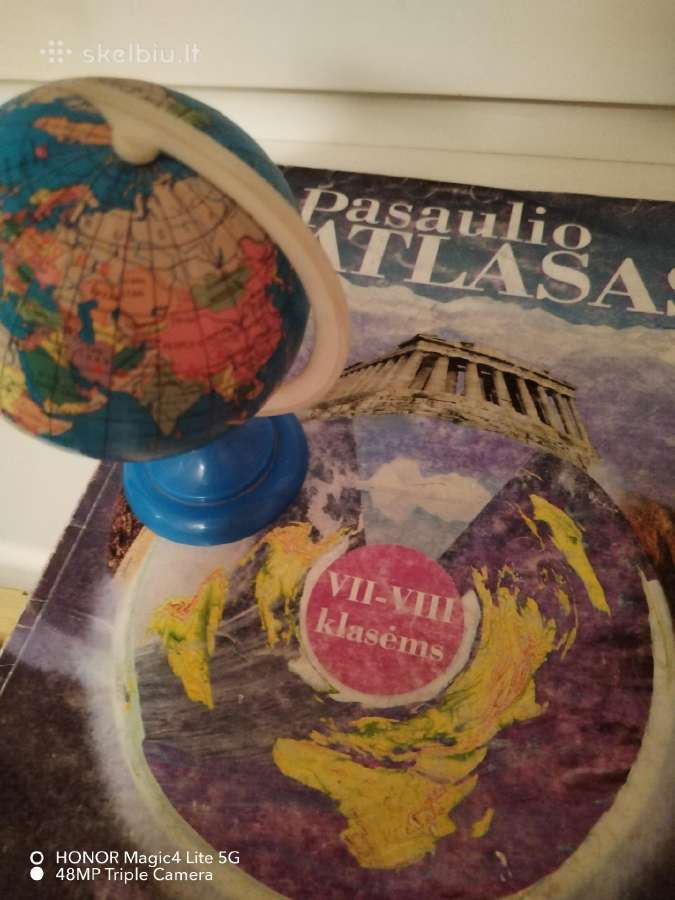 Gaublys su Pasaulio atlasu