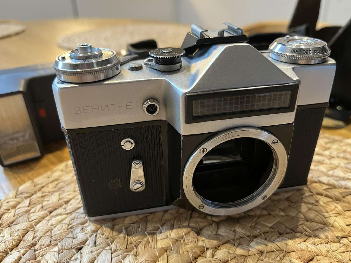 Analoginis fotoaparatas Zenit-e su priedais