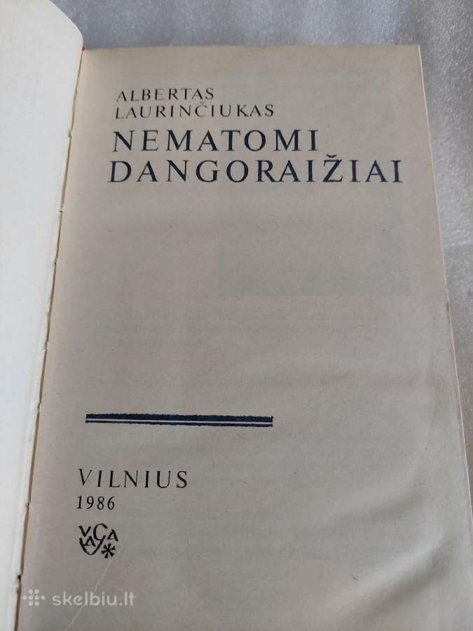 Nematomi dangoraižiai - nuotraukos Nr. 2