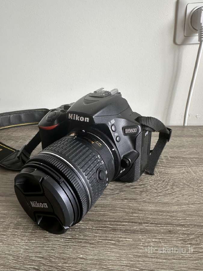 Nikon d5600 su 18-55 af-p 3.5-5.6g vr objektyvu