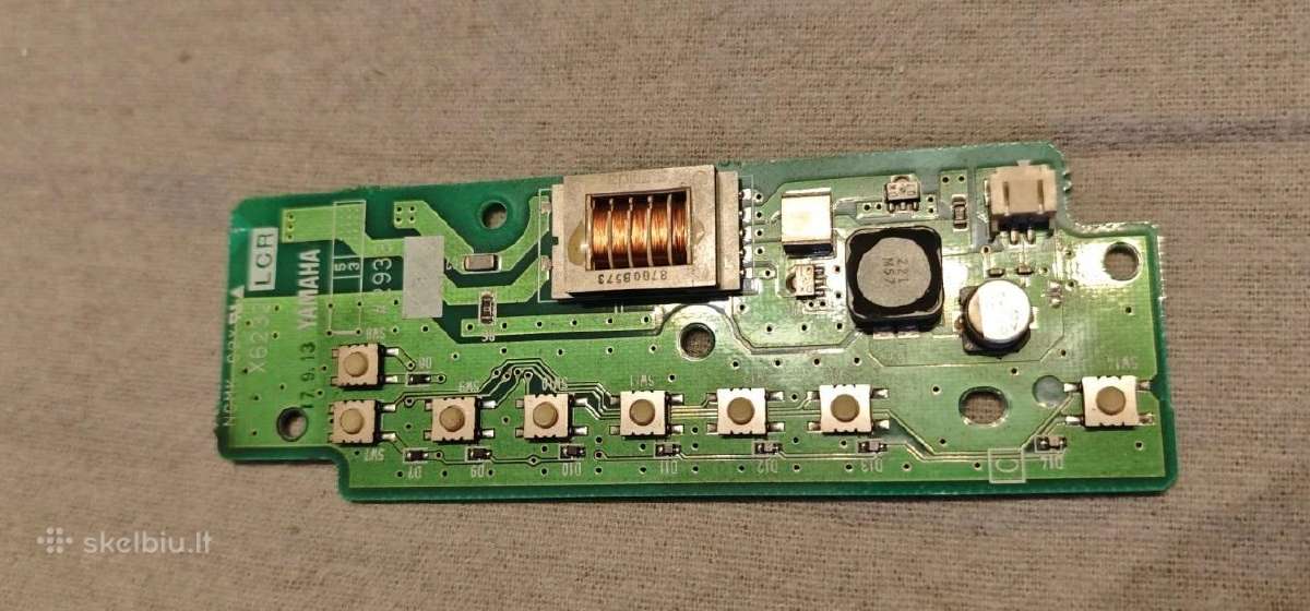 Yamaha Tyros 2 dešinė plata prie LCD ekrano