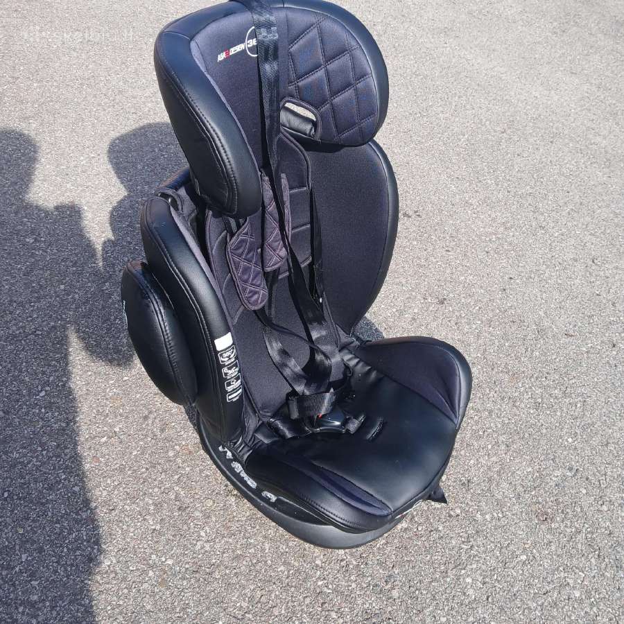 Vaikiška kėdutė į automobilį