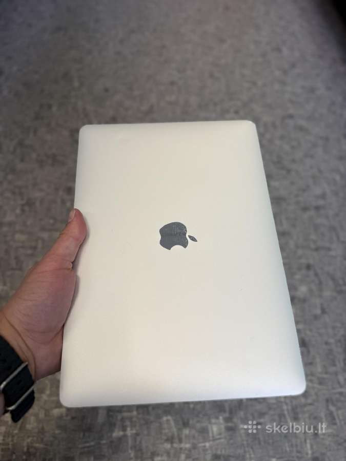 MacBook Air (2020) i5 8gb RAM 256gb SSD