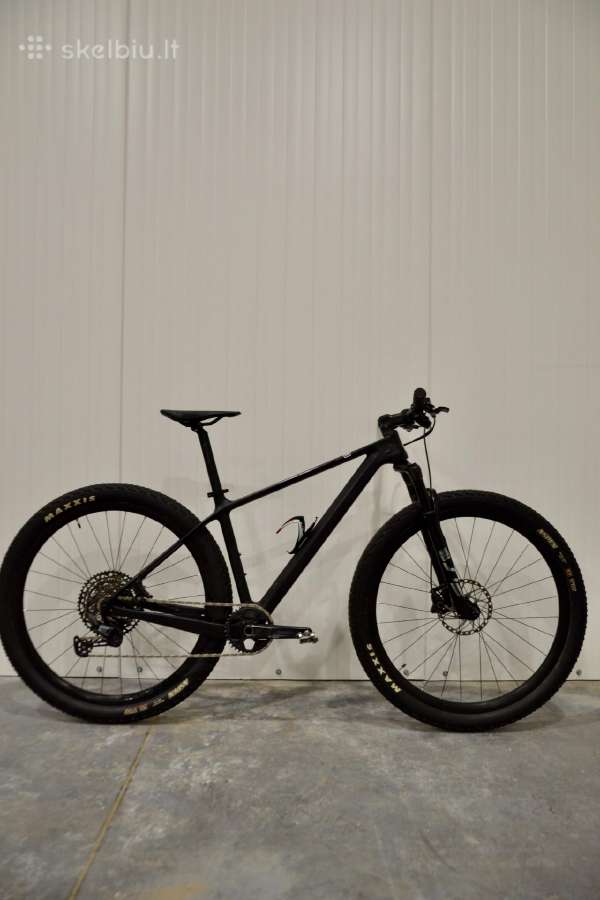 MTB karboninis dviratis 29'
