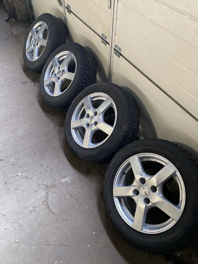 R15 lieti ratlankiai su žieminėmis padangomis