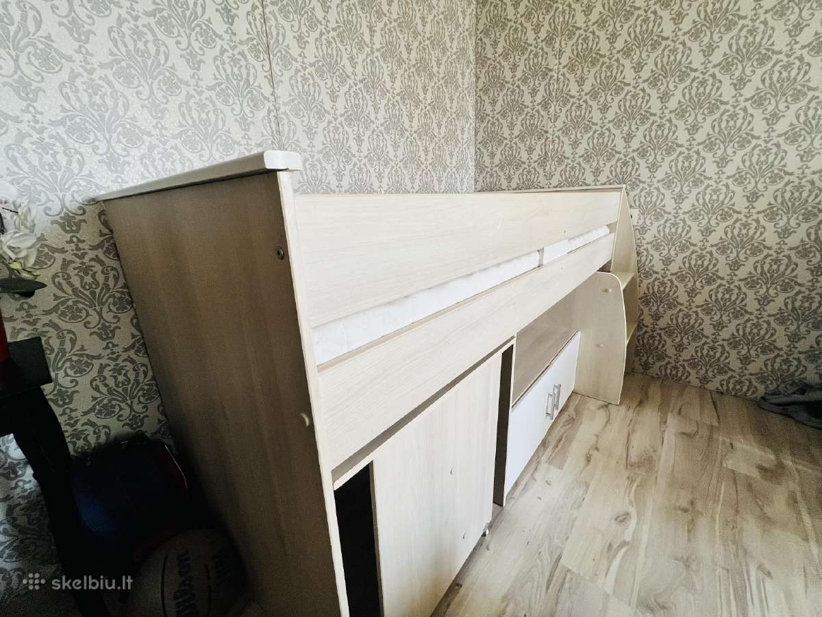 Parduodama dviaukste lova su stalu ir spintele - nuotraukos Nr. 4
