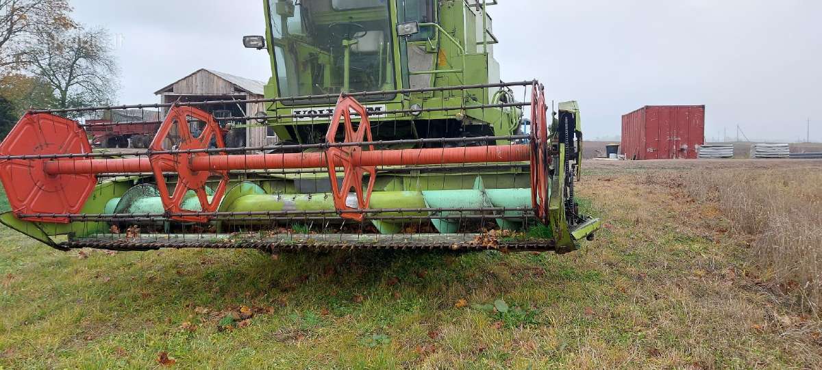 Claas Dominator-100 , dalimis