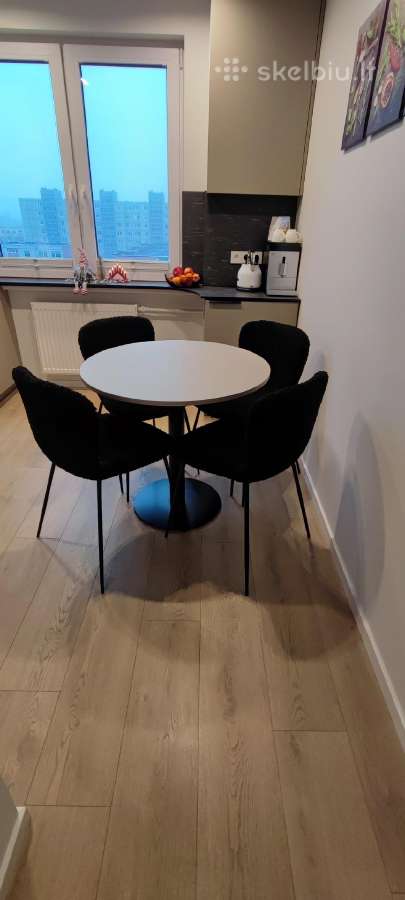 Apvalus stalas 80 cm su 4 kėdėmis