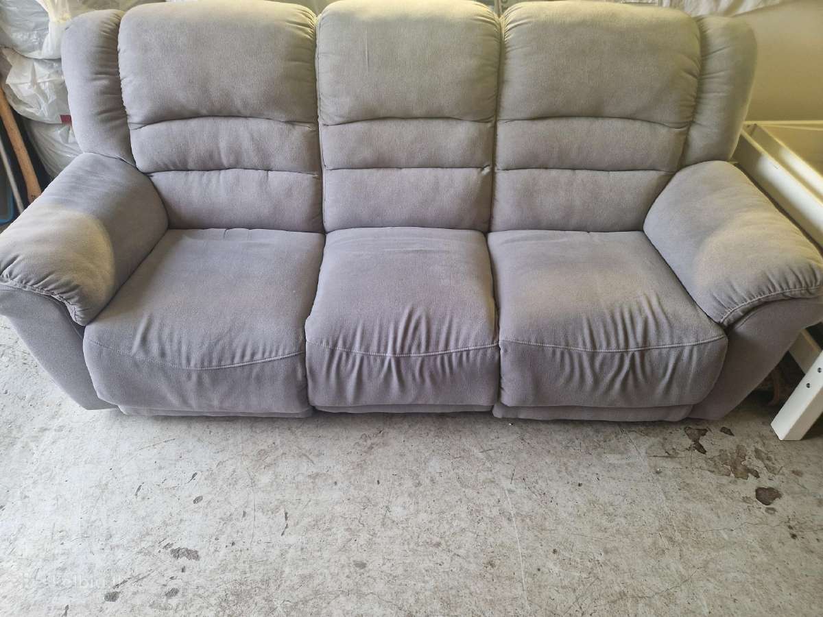 Sofa trivietė