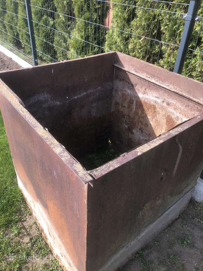 Metalinė komposto dėžė