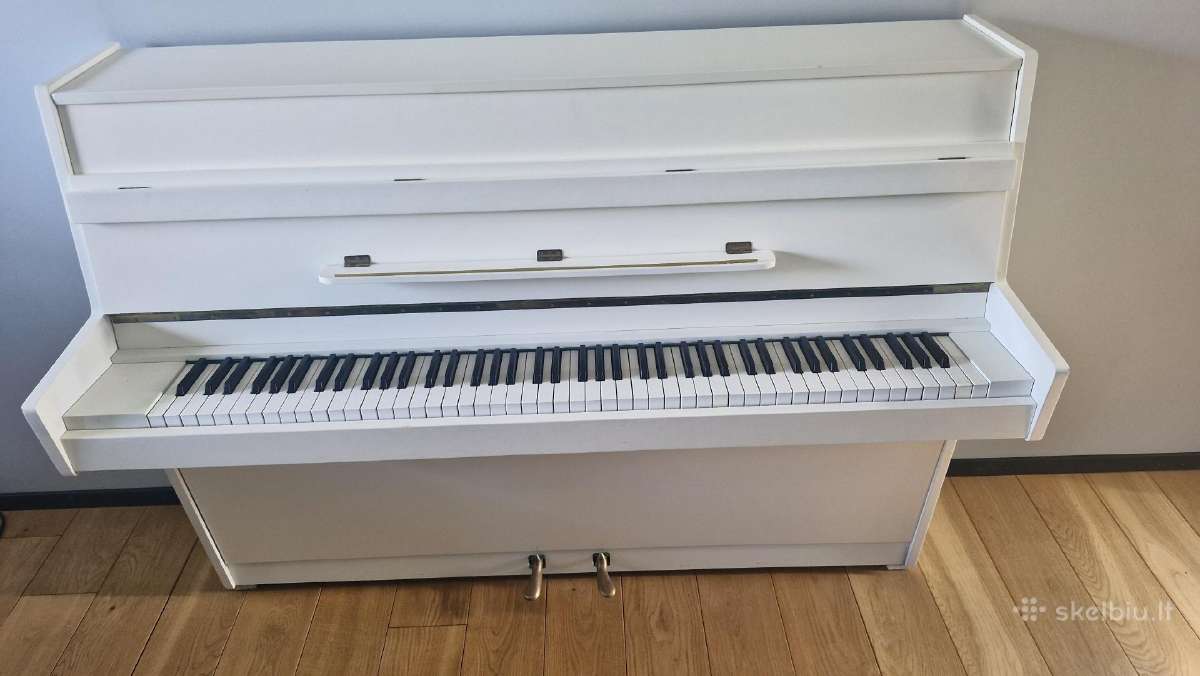 Baltas pianinas