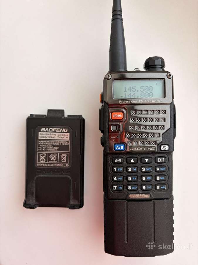 Baofeng Uv-5re Plus su dviem baterijomis