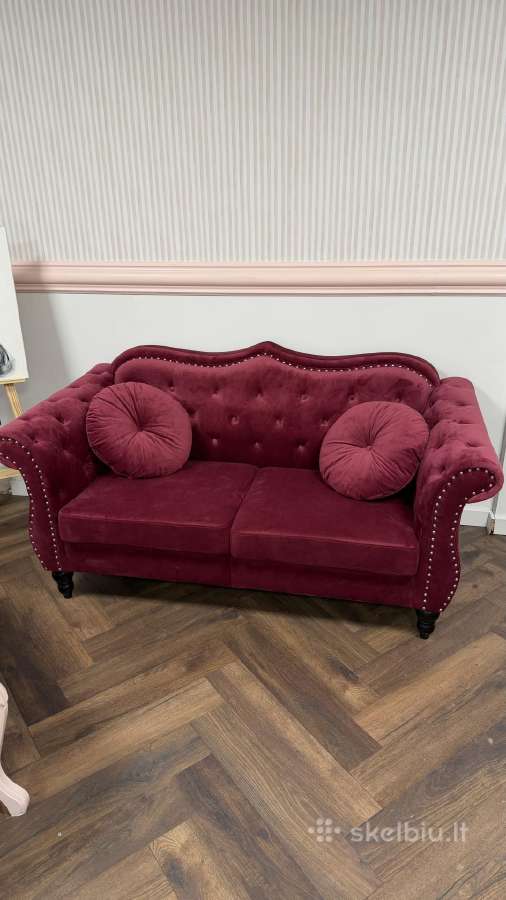 Mazai dėvėta sofa