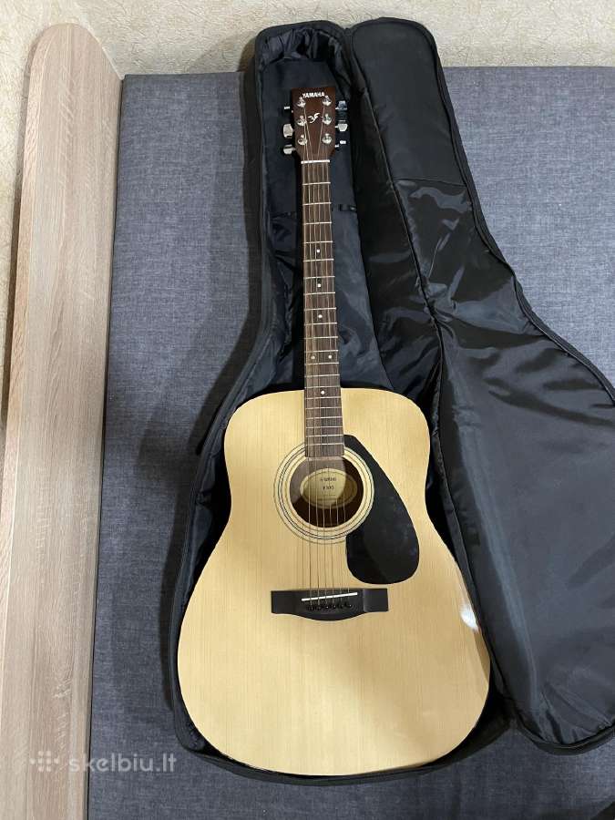 Yamaha F310 akustine gitara su dėklu ir priedais