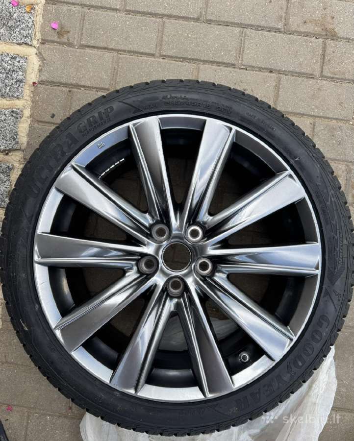 Mazda automobilio atsarginis ratas