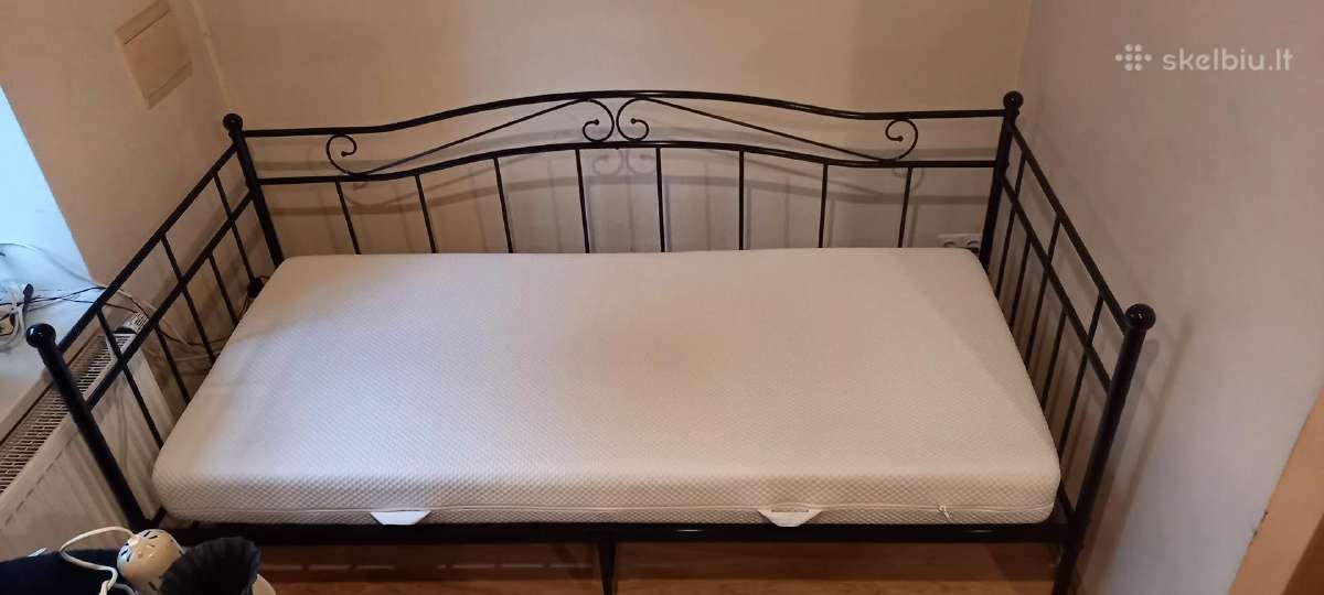 Parduodama viengulė lova 90x200 su čiužiniu