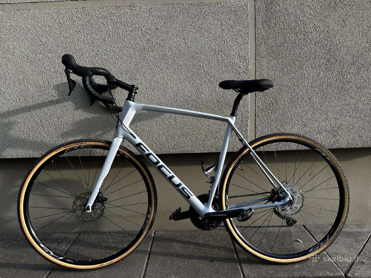Karboninis gravel dviratis Focus Paralane