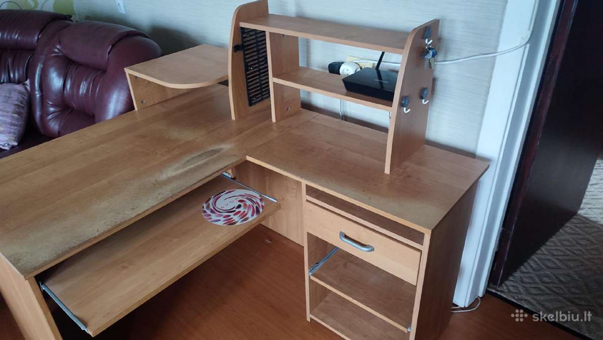 Parduodu kompiuterio stalą