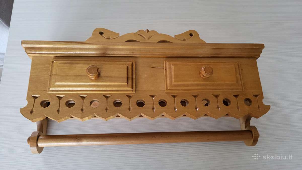 Medinė rankšluoščių kabykla