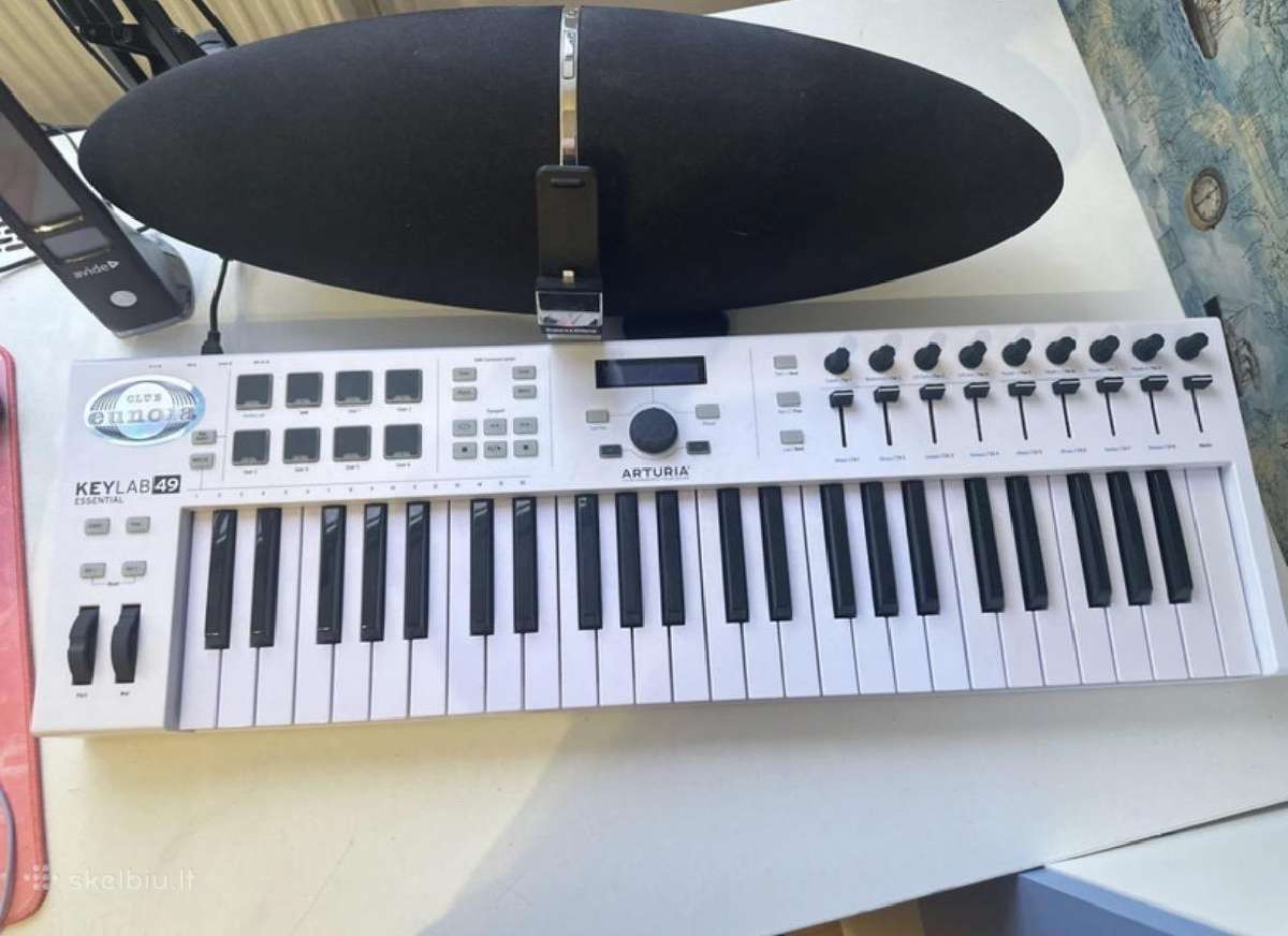 Arturia Keylab 49 Essential Midi keyboard