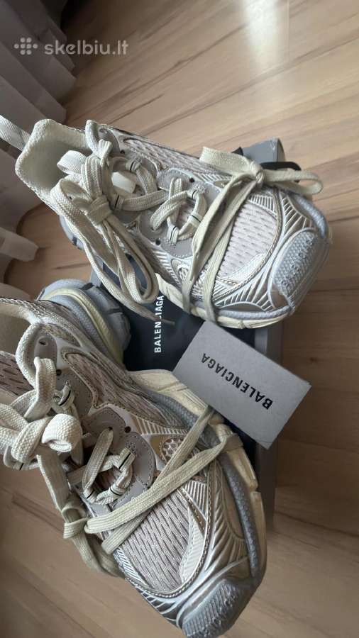 Balenciaga kedai
