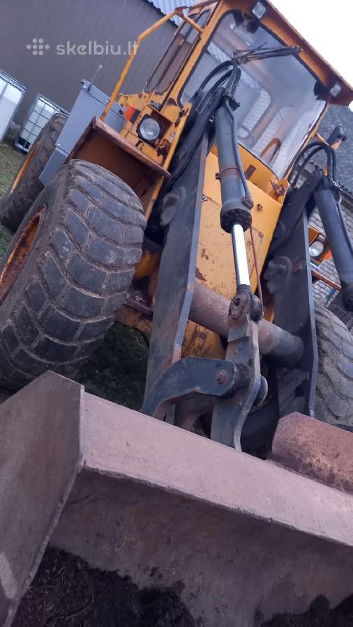 Šarnyrinis krautuvas bm4400