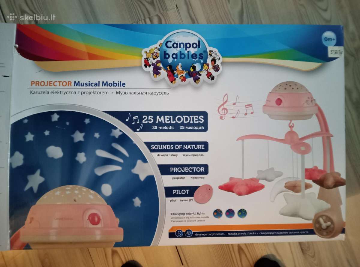 Karuselė ir žaidimo kilimas.