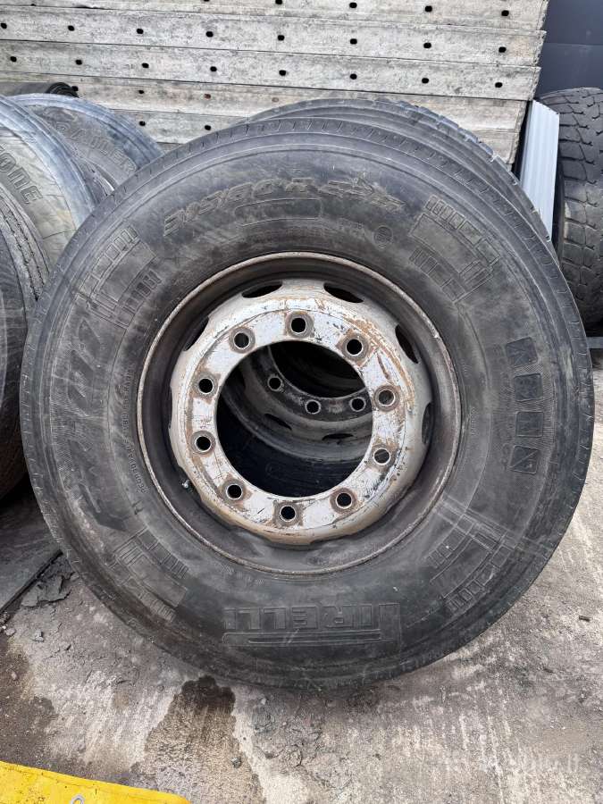 Sunkvežimio padangos 295/80r22,5 su ratlankiais