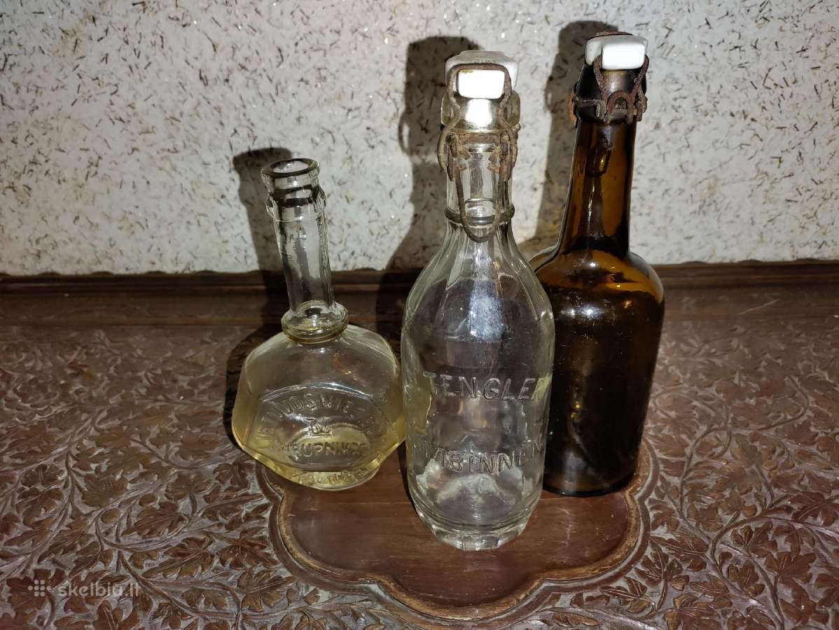 Antikvariniai buteliai.