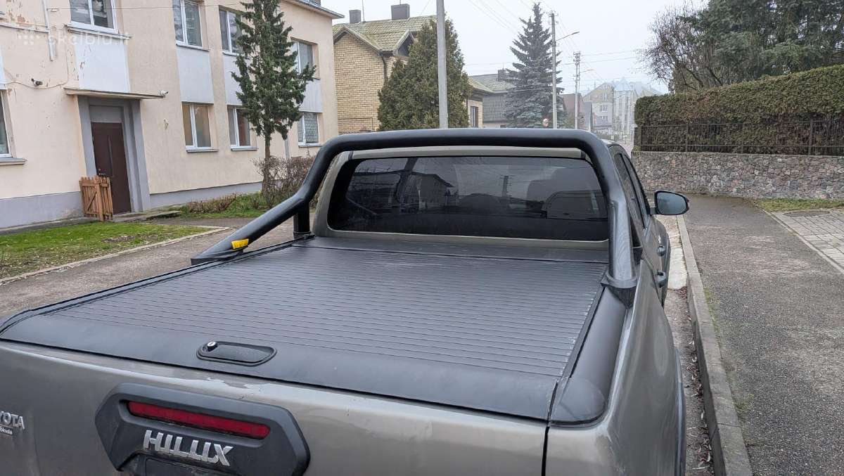 Toyota Hilux žaliuzė su roll bar