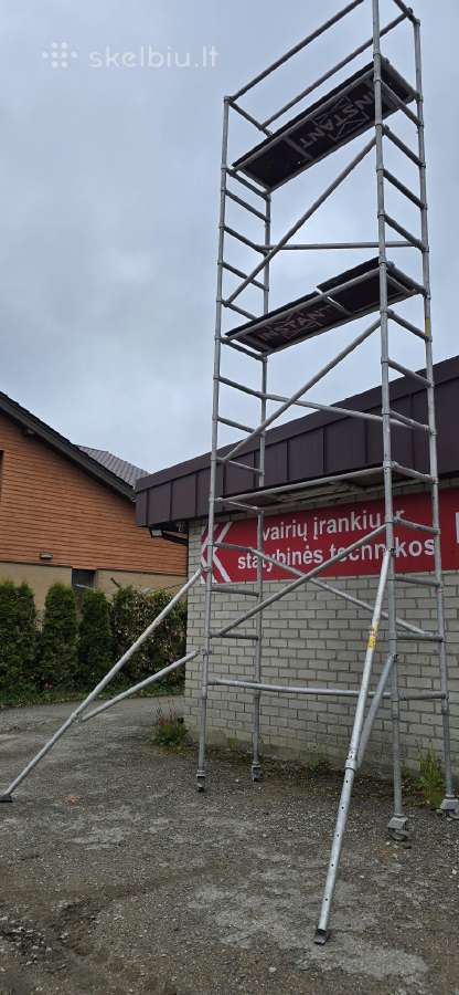 Labai aukštos kojos.
