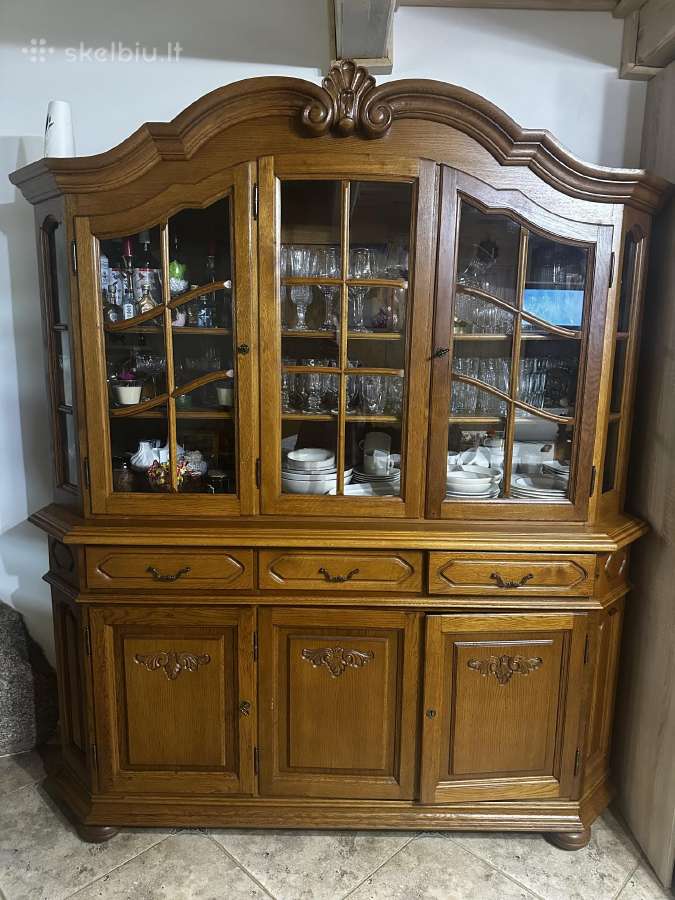 Parduodamas senovinių baldų komplektas