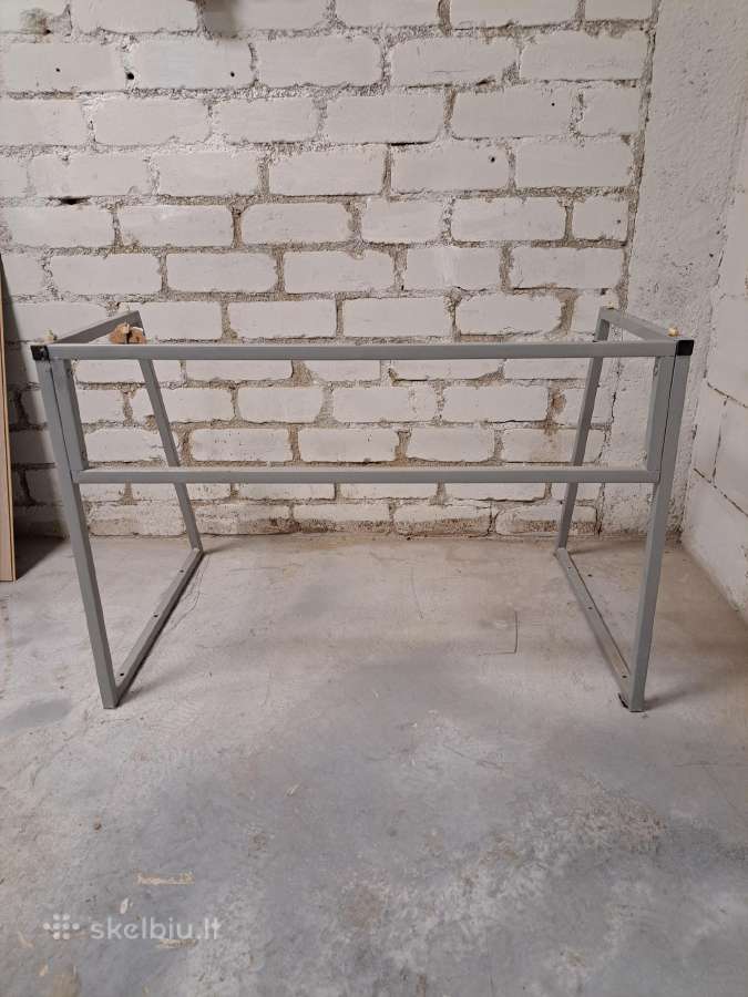 Sidabrinės spalvos metalinės stalo kojos