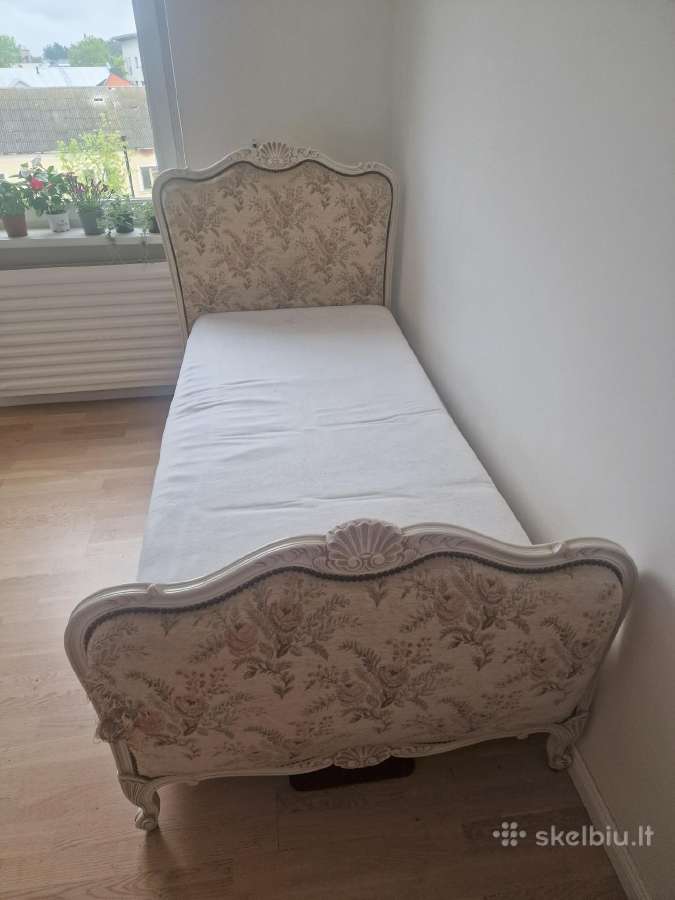 Restauruota antikvarinė viengulė lova su grotelėmi