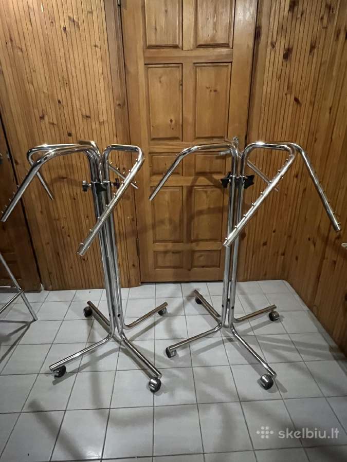 Prekybiniai stovai rūbams