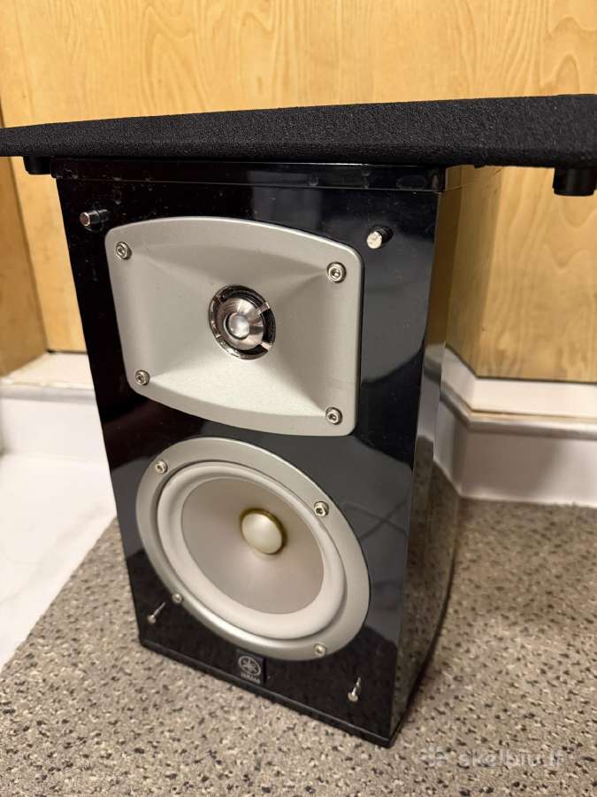 Yamaha NS-333 viena kolonėlė