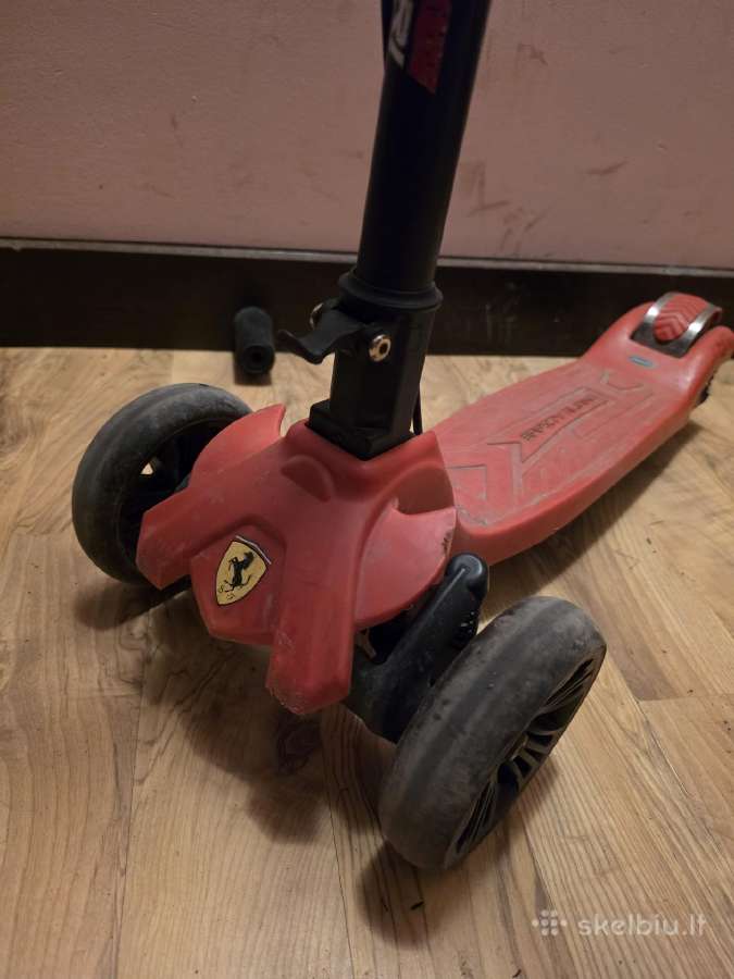 Išskirtinis Scuderia Ferrari triratis paspirtukas - nuotraukos Nr. 2